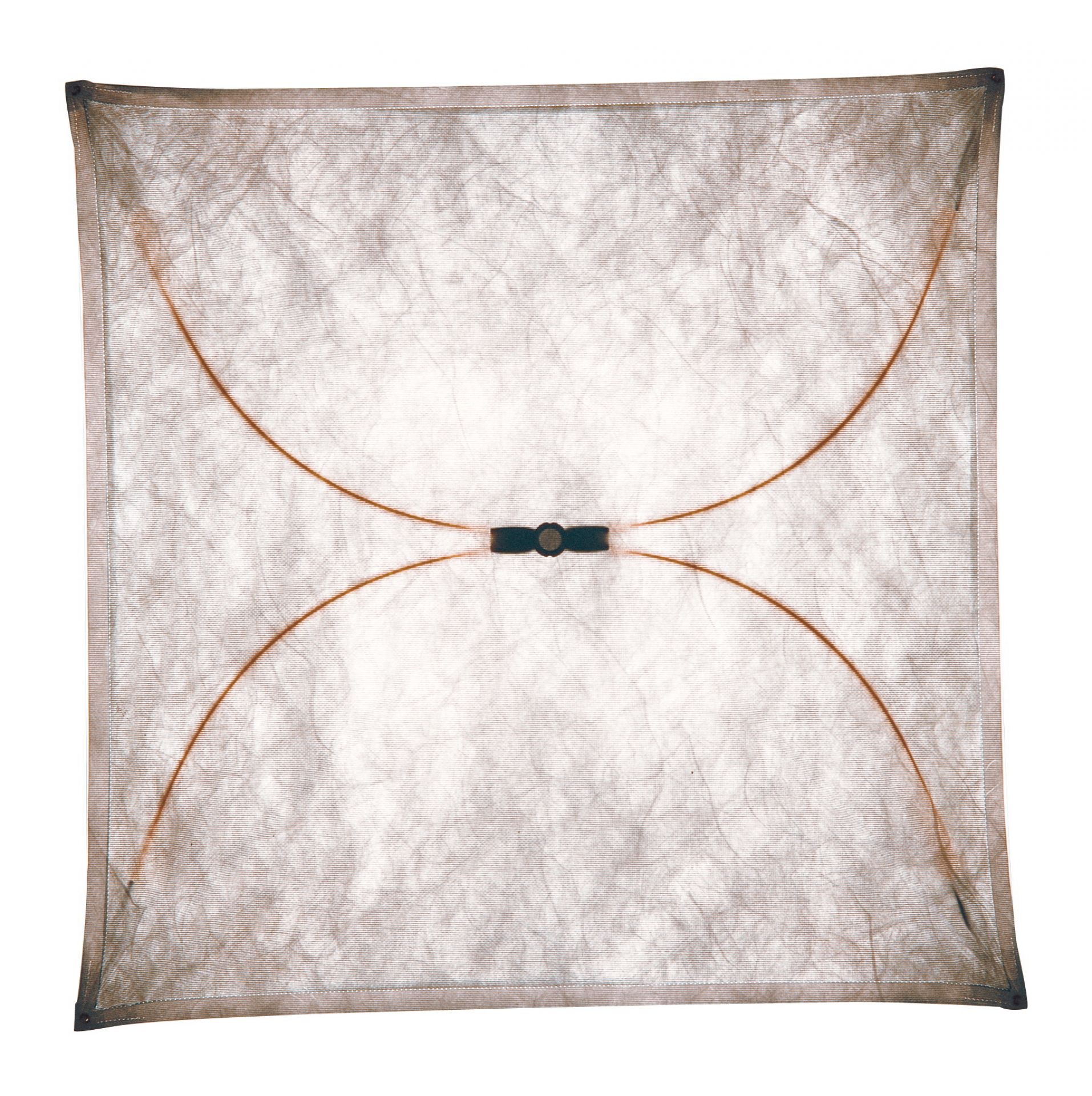 Ariette Wandleuchte von Flos, 100 cm, mit rechteckigem Diffusor und filigranem Textilbezug. Deckenleuchte für indirekte Beleuchtung.