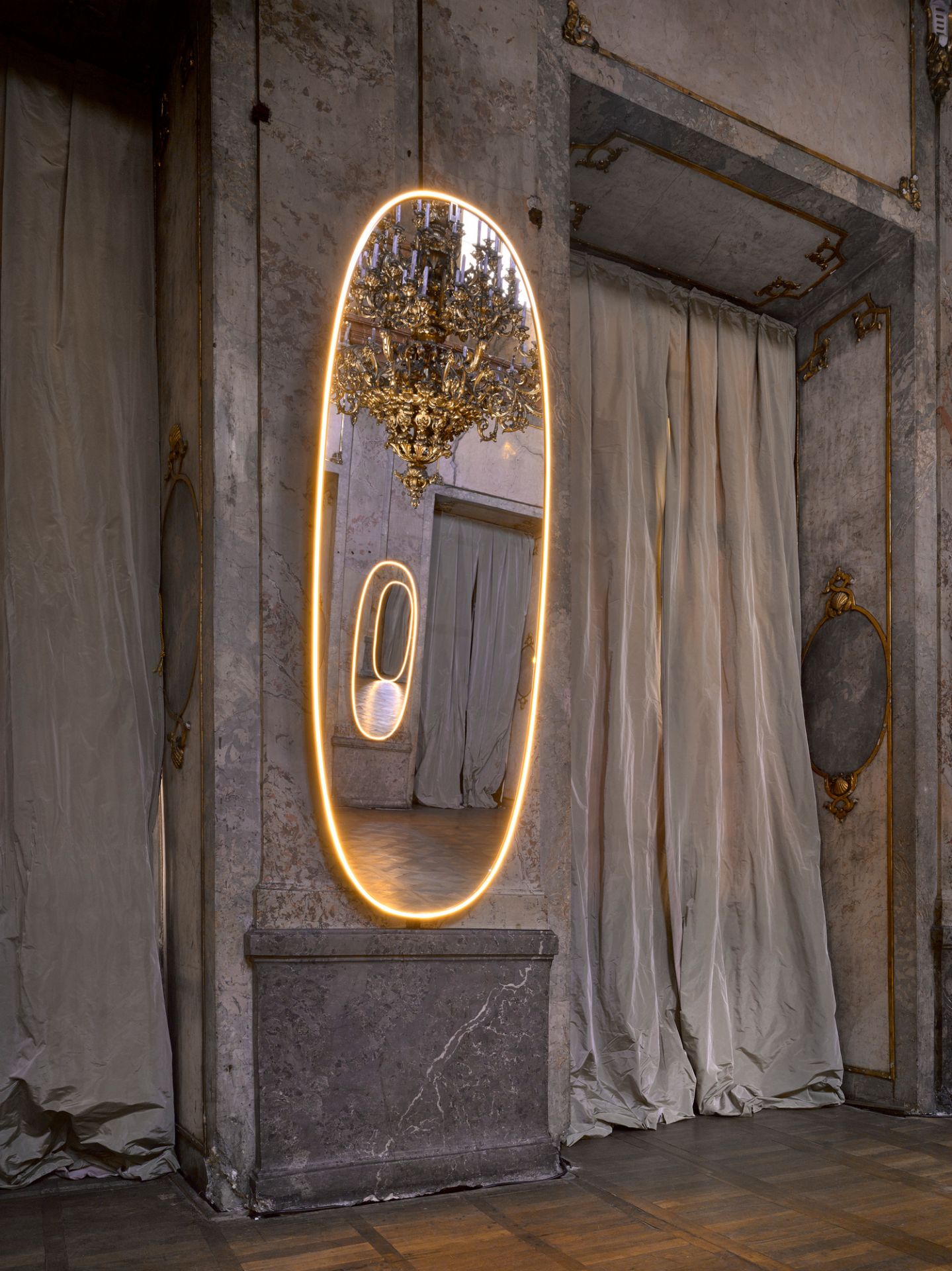 La Plus Belle Lampe murale / Miroir lumineux Flos or brossé