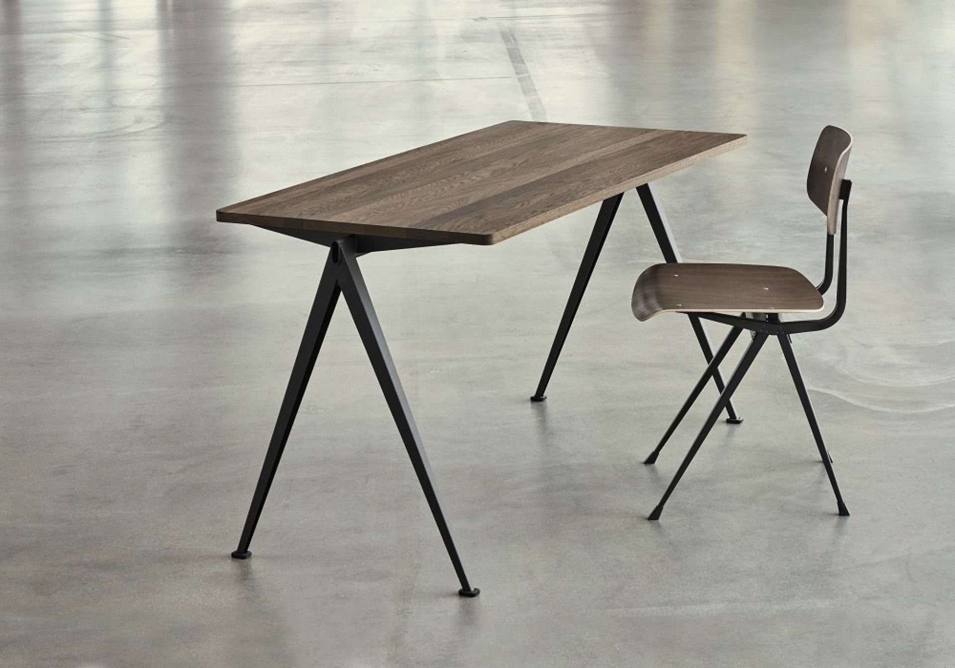 Pyramid Table 01 / Secrétaire Hay