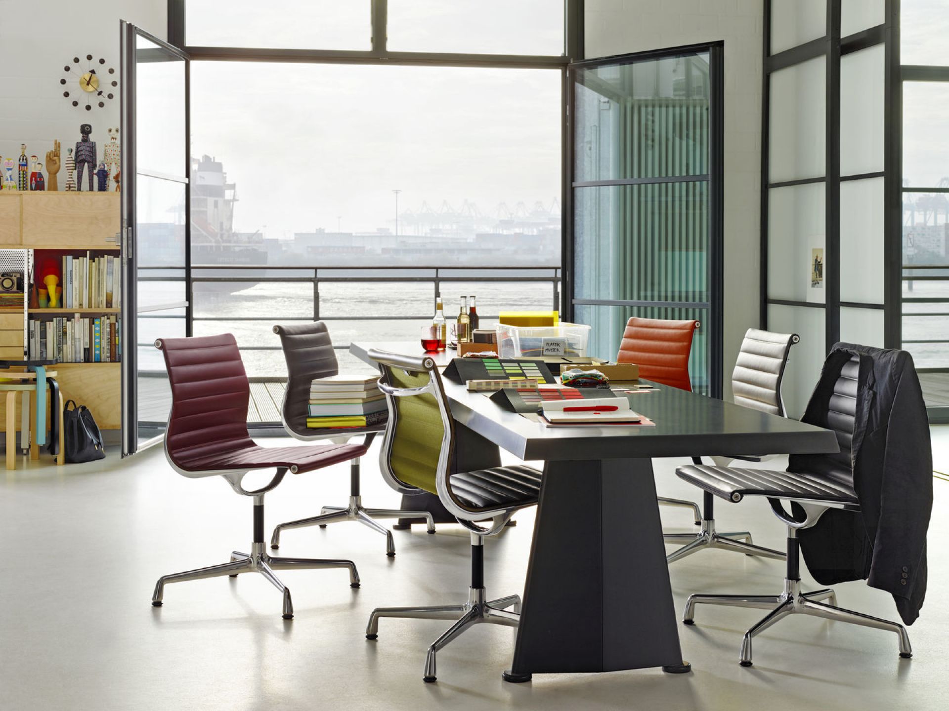 Aluminium Chair EA101 / EA 101 Chaise Vitra