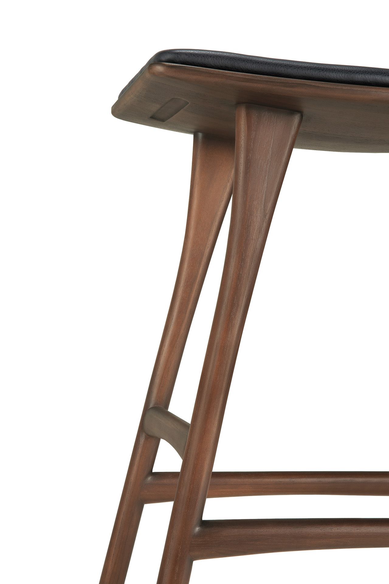 Osso Counter Stool Tabouret de bar avec coussin d'assise en cuir noir Ethnicraft 