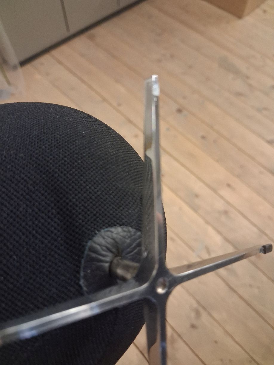 Fauteuil Egg MINIATURE (taille réduite) NOIR Fritz Hansen OBJECTS IMPARFAITS