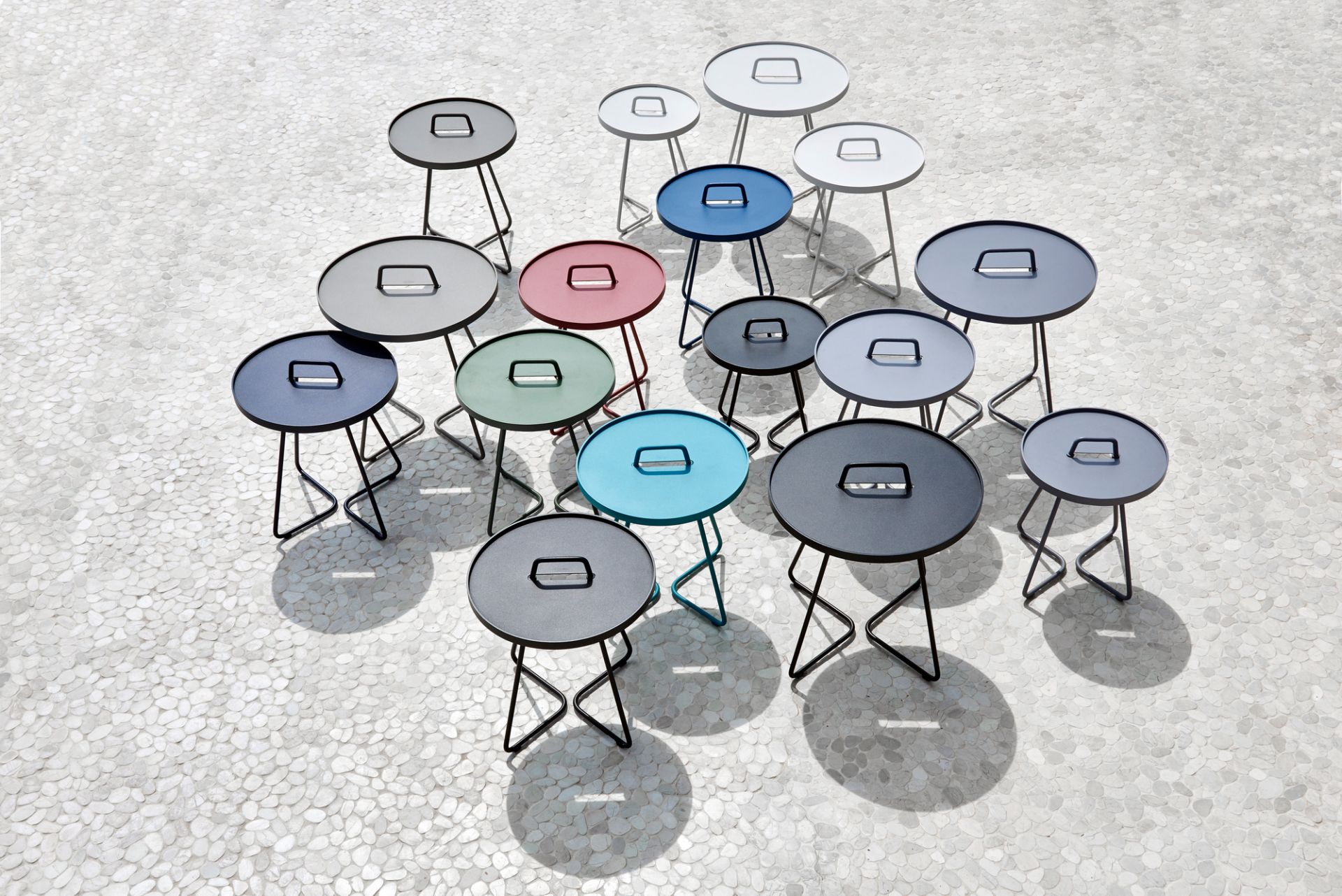 On-The-Move Outdoor table d'appoint petit noir Cane-Line