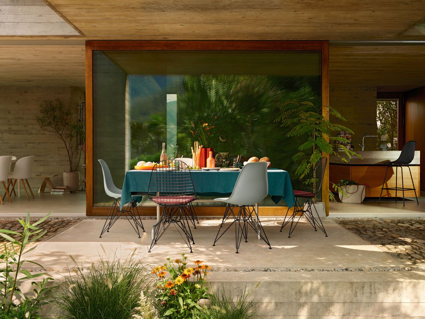 Eames Fiberglass Chair DSR chaise Vitra