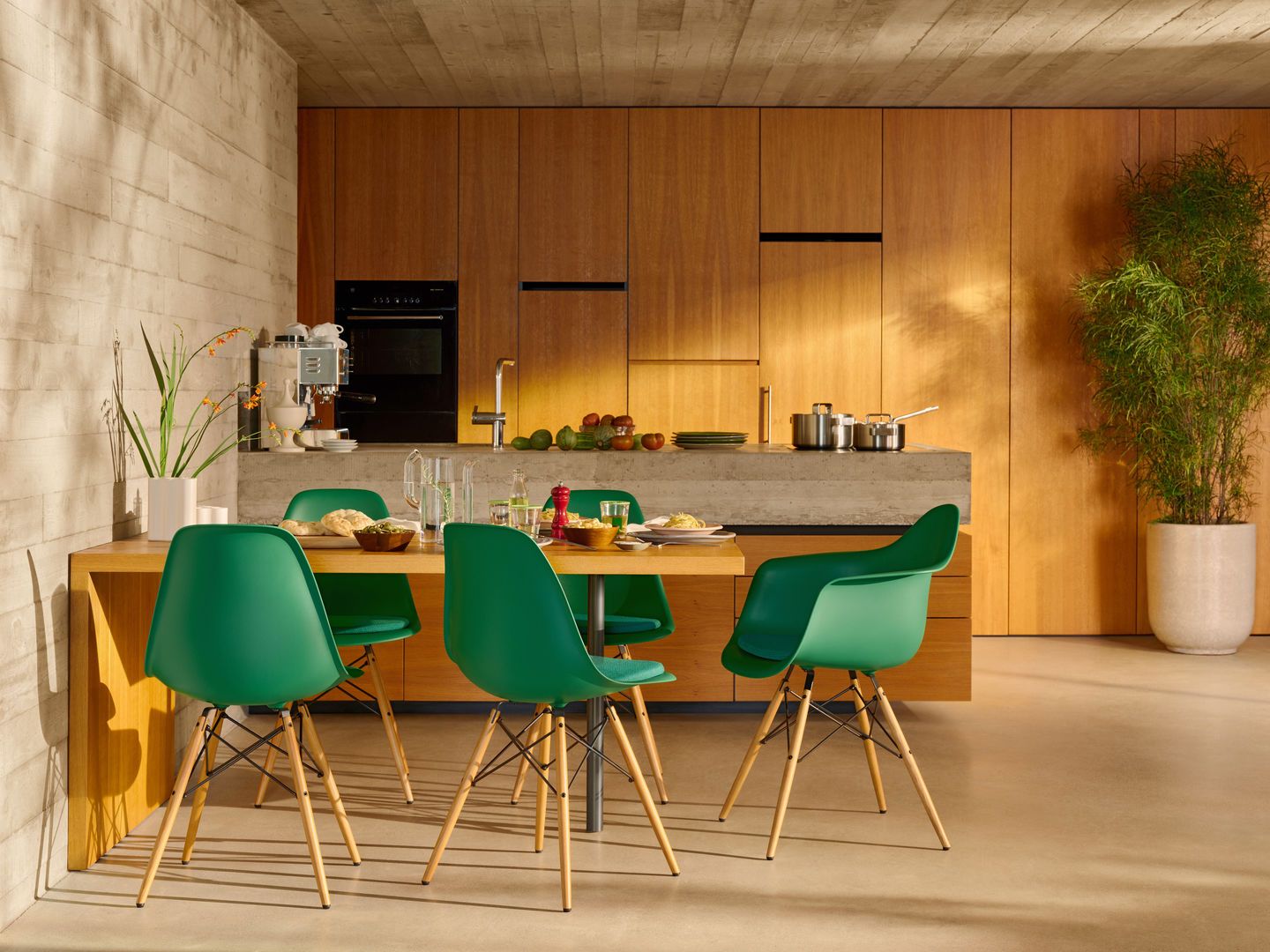 Eames Plastic Side Chair DSW chaise entièrement rembourrée Vitra