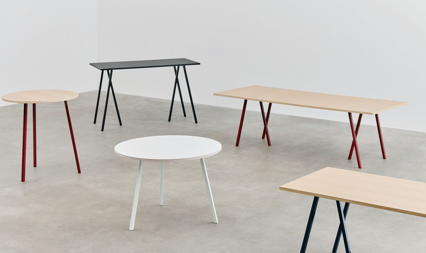 Loop Stand High Table Inclusive Support Table / Table de salle à manger 160 Hay