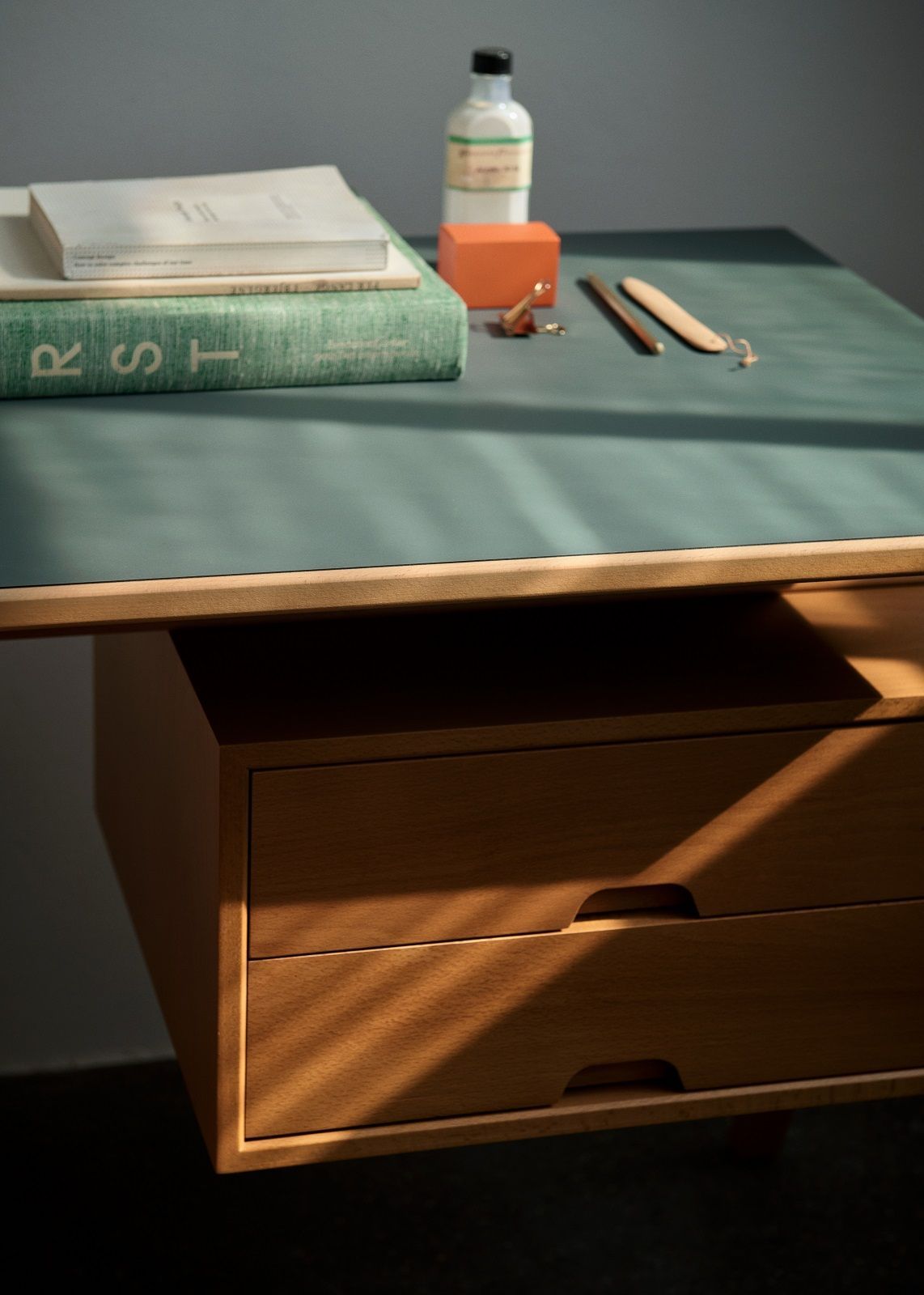 Daystak RD2 / RD3 Table / Bureau AndTradition