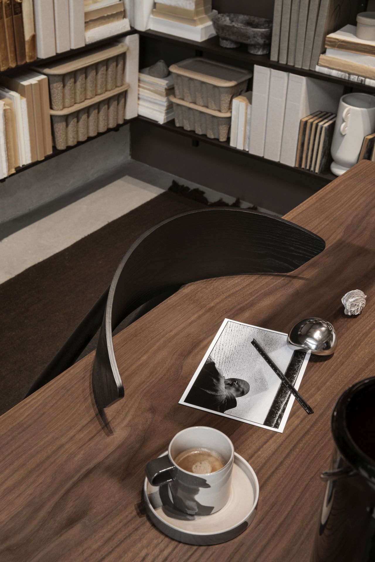 Herman Chaise de salle à manger avec structure en bois noir Ferm Living Herman Chaise de salle à manger avec structure en bois noir Ferm Living