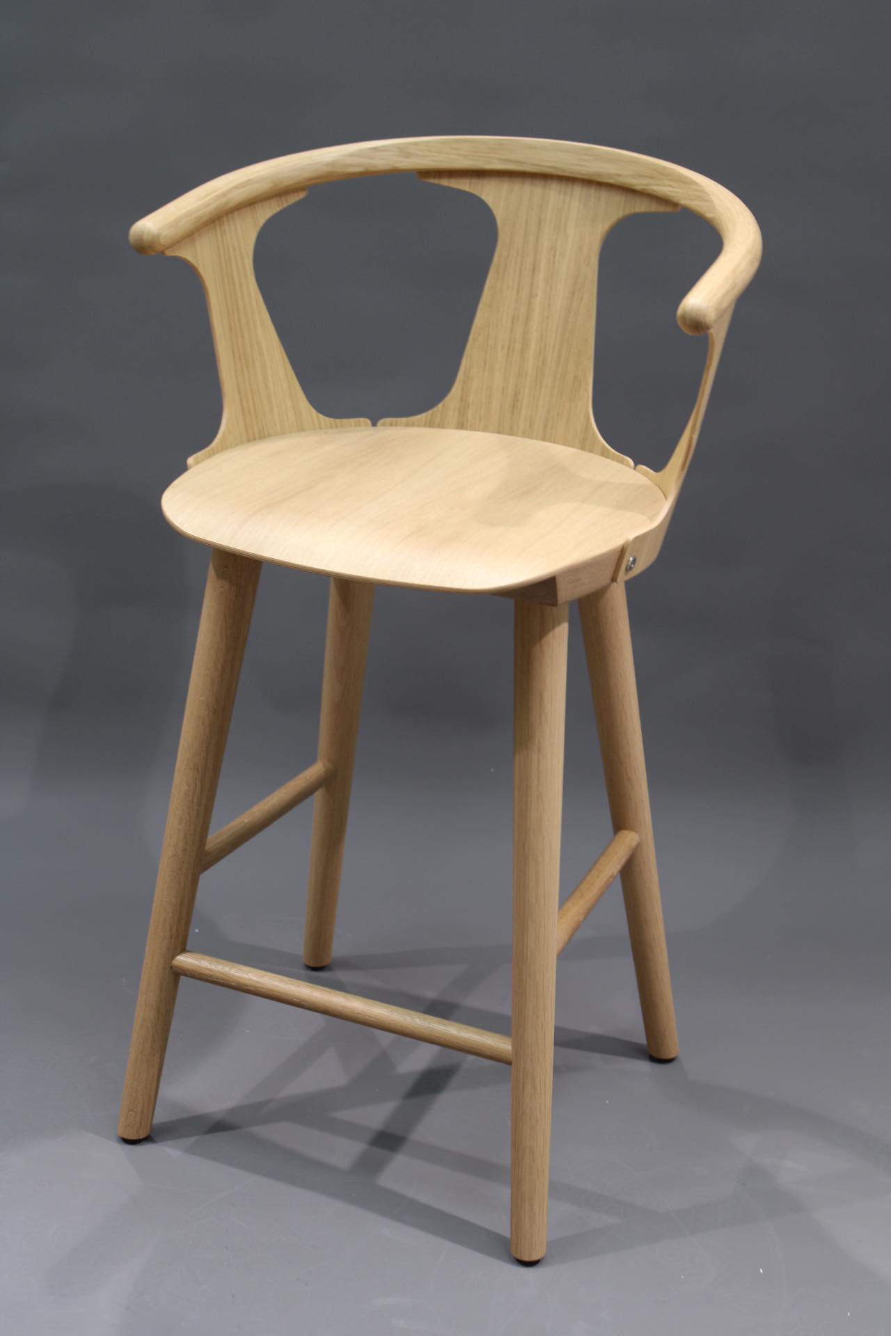 In Between tabouret de bar SK7  Chêne huilé AndTradition OBJECTS IMPARFAITS