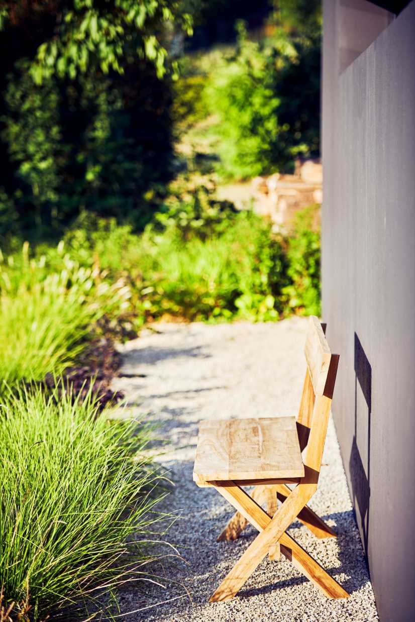 Meran Bank von Jan Kurtz, eine moderne Holzbank für den Garten oder die Terrasse.