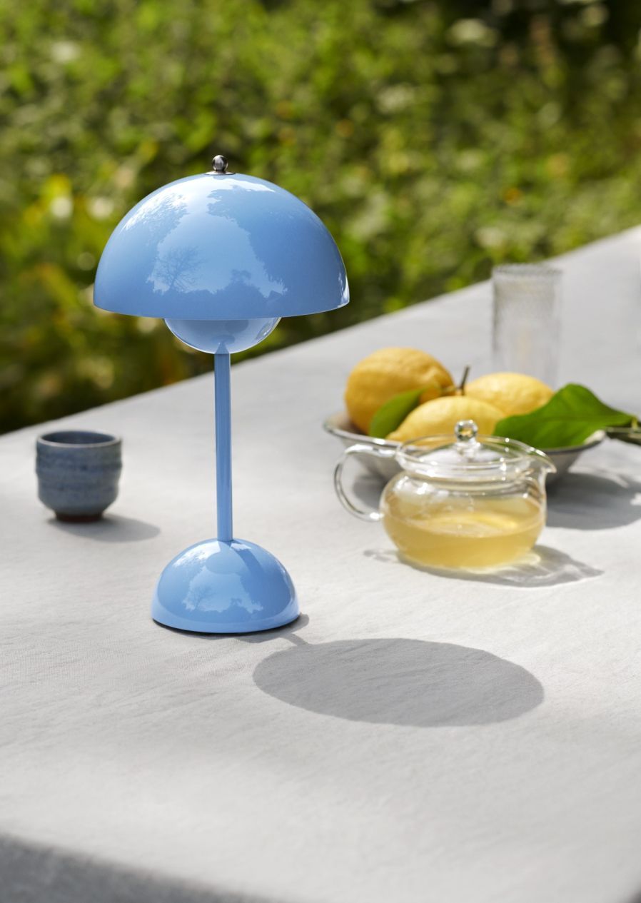 Flowerpot VP9 Portable Lampe à batterie / Lampe de table avec USB AndTradition Bleu de baignade