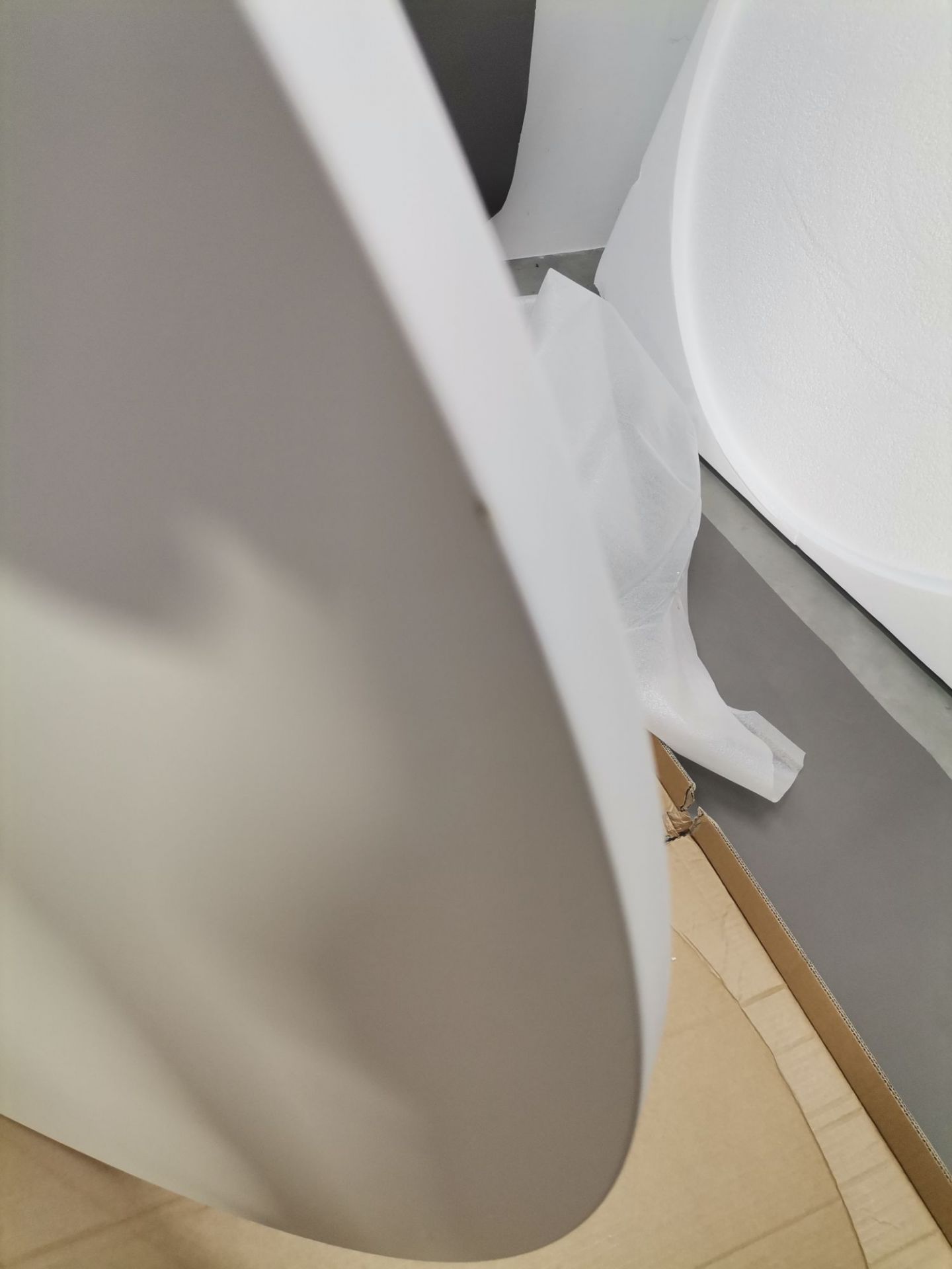 Tavolo XZ3 Table ronde PIÈCE NOIR / PLATEAU MDF BLANC LAQUÉ Magis EXEMPLE DE MACHINE