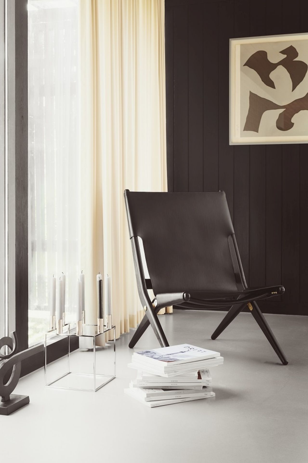 Saxe Chaise chêne teinté brun - cuir brun Audo