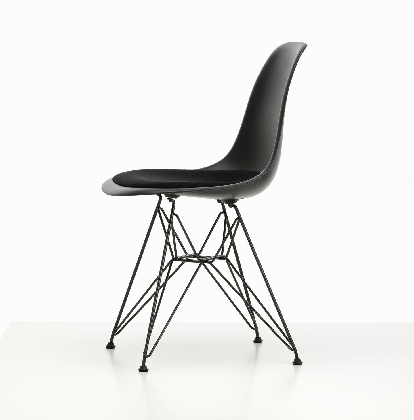 Eames Plastic Side Chair DSR chaise avec coussin d'assise Vitra
