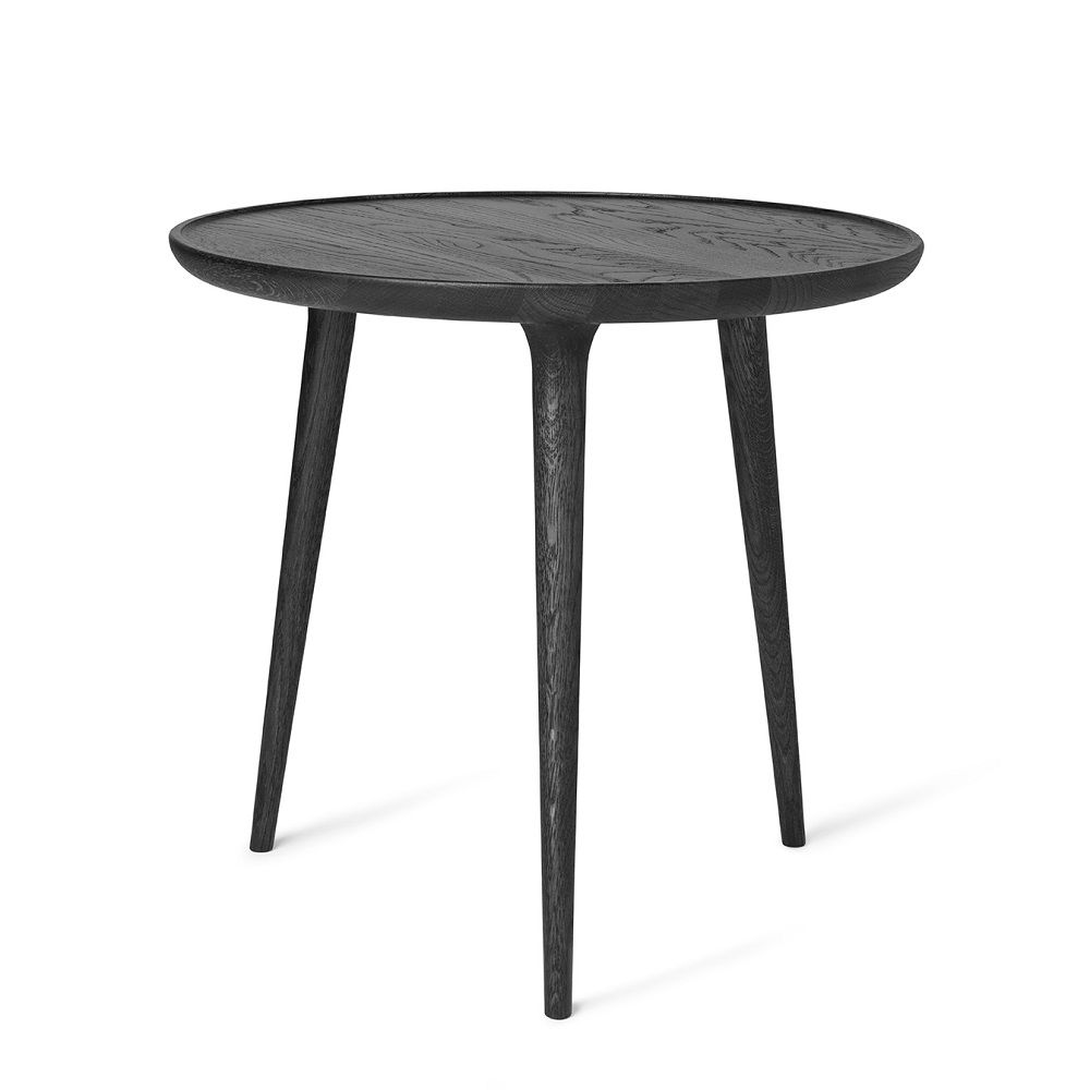Schwarzer Accent Beistelltisch aus Eiche von Mater, runder Holztisch mit drei Beinen.
