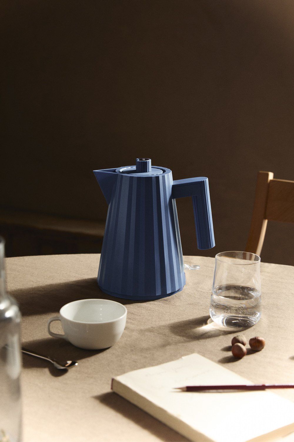MDL06/1 Plissé Bouilloire Small Alessi Bleu