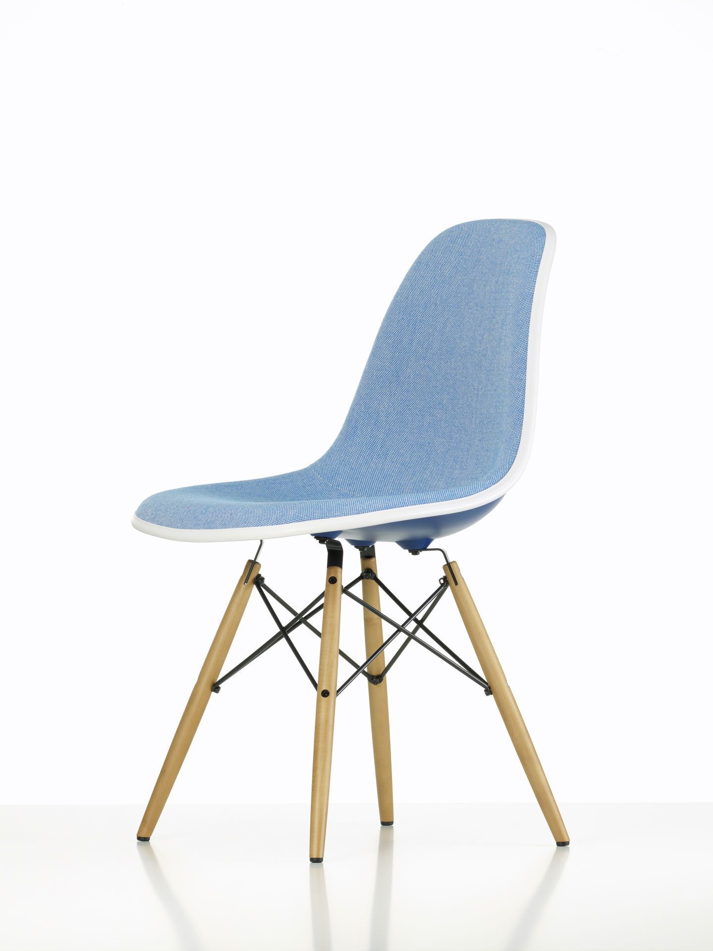 Eames Plastic Side Chair DSW chaise entièrement rembourrée Vitra