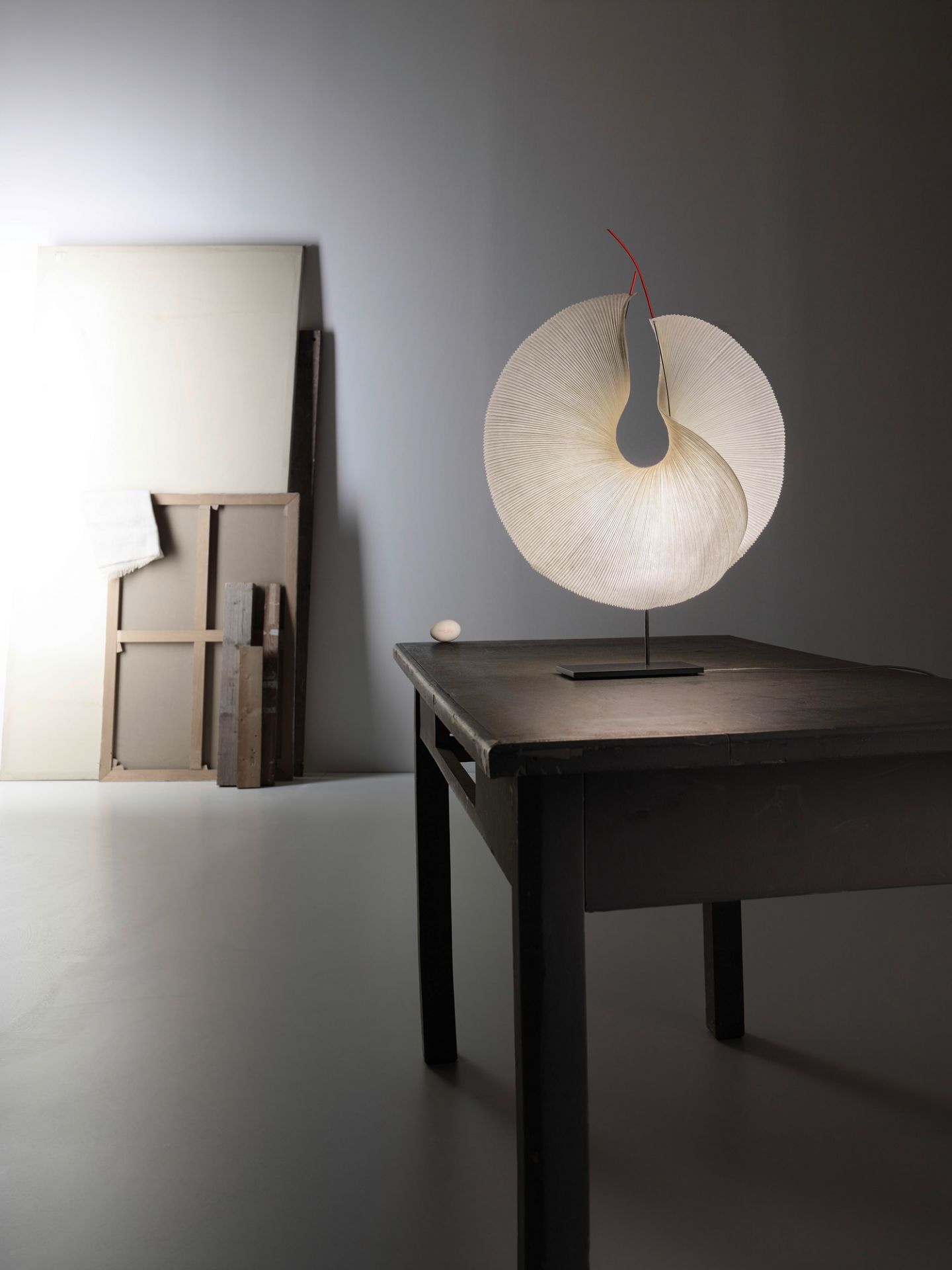 Yoruba Rose Lampe de table Ingo Maurer