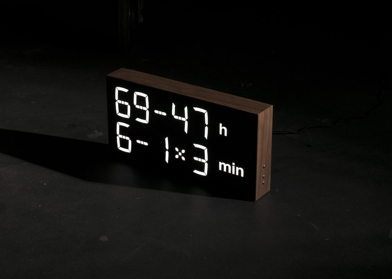 Horloge numérique LED / Horloge de table / Horloge murale en bois de noyer Albert Clock