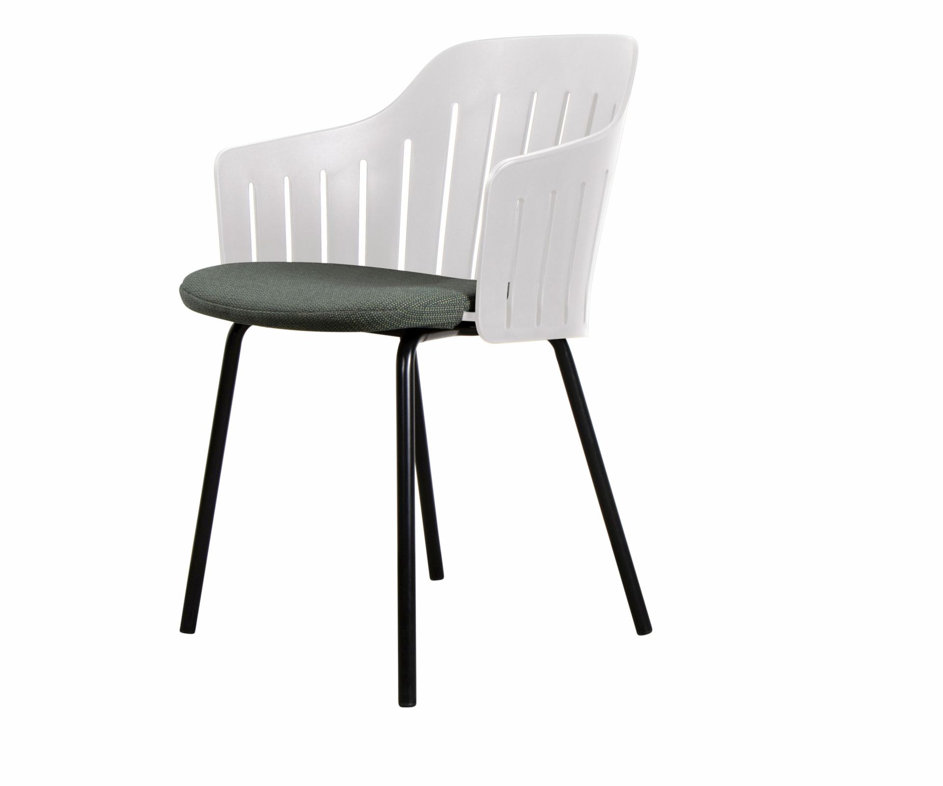 Cane-Line Choice Stuhl mit dunkelgrünem Sitzkissen für den Außenbereich, modernes Design mit schwarzen Beinen.
