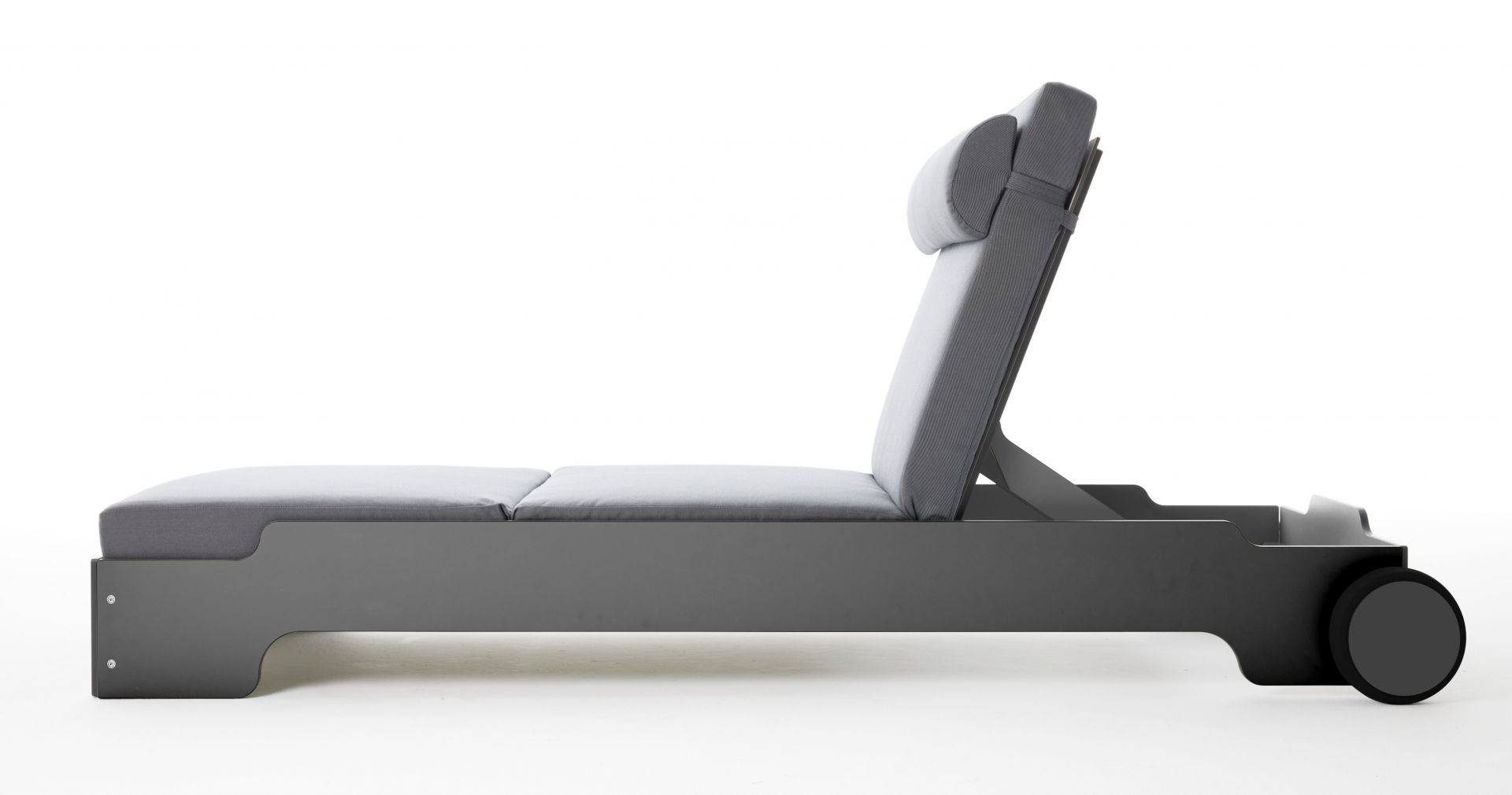 Chaise longue empilable Solara avec roues et coussin Outdoor Müller Möbelwerkstätten