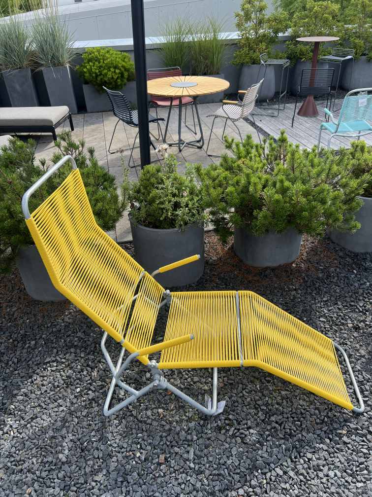 Chaise longue Altorfer Outdoor jaune RAL 1023 Embru PIÈCE D'EXPOSITION