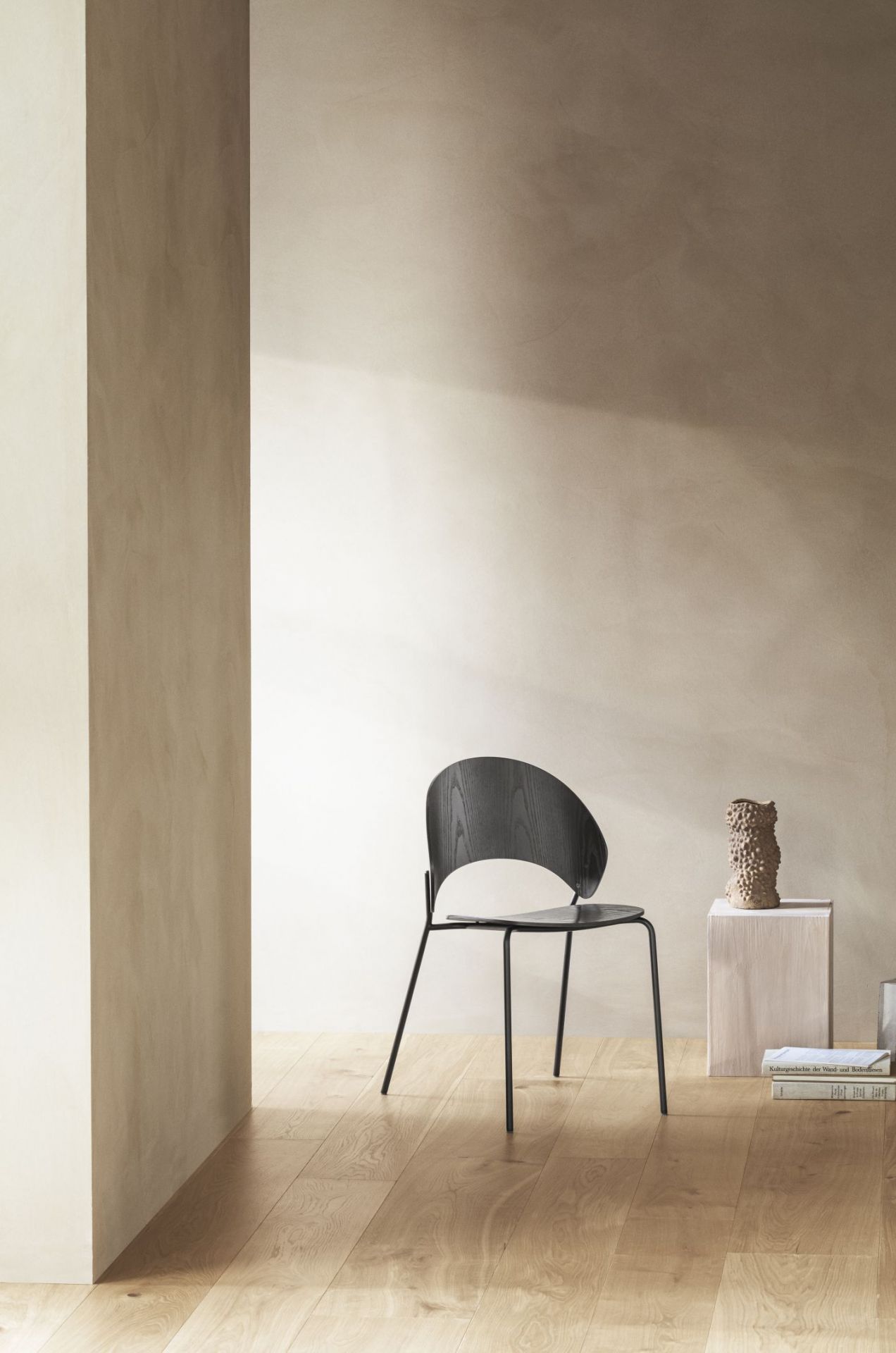 Dosina Chaise en placage de frêne noir Eva Solo Dosina Chaise en placage de frêne noir Eva Solo