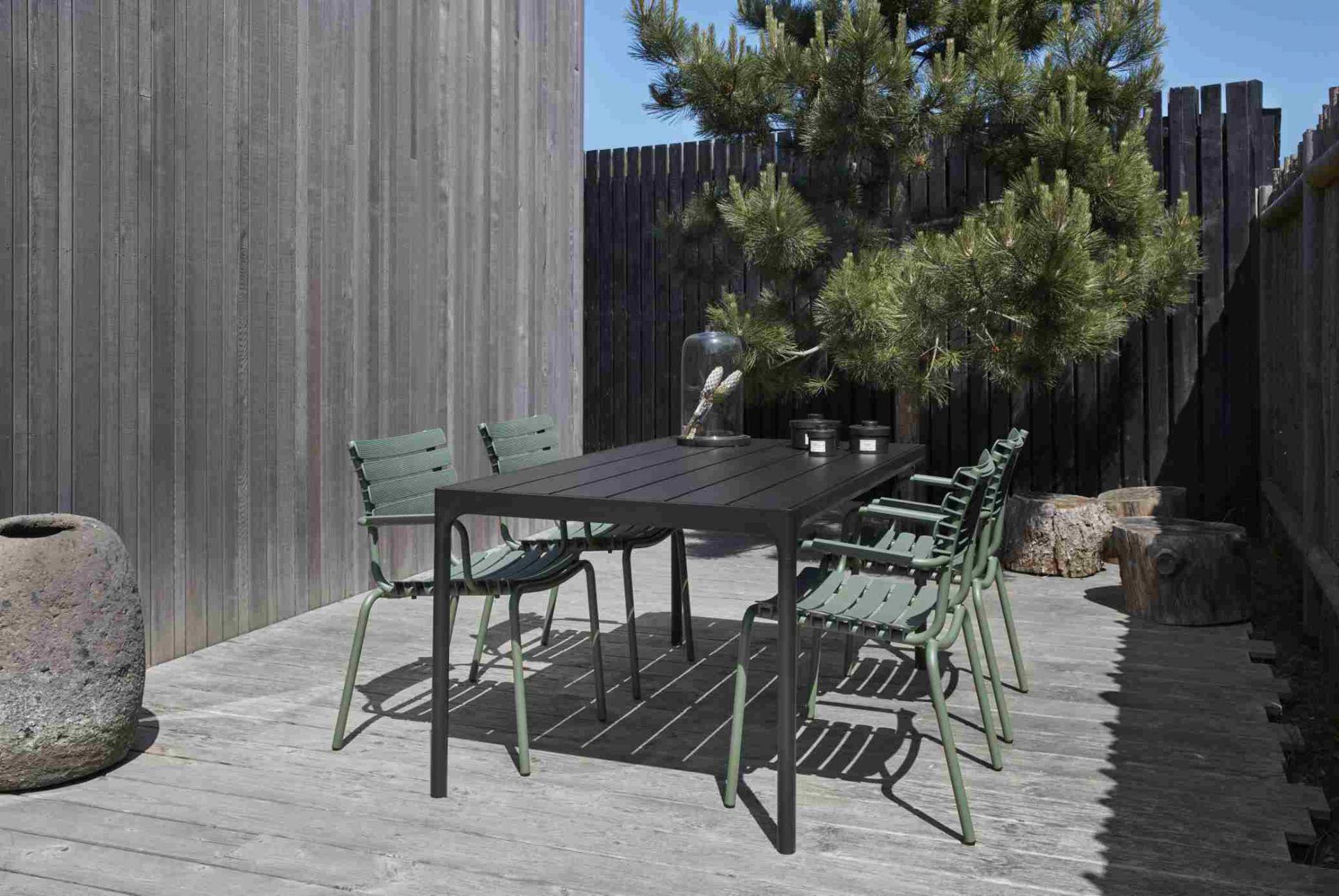 Four Dining table Outdoor Table à manger Houe