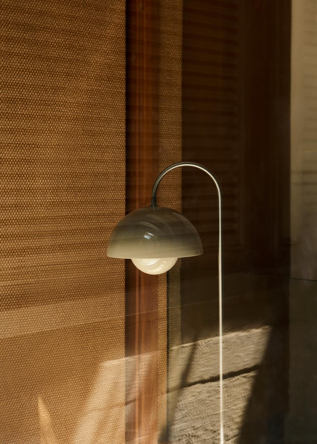 Flowerpot VP12 Floor lamp Lampadaire AndTradition
