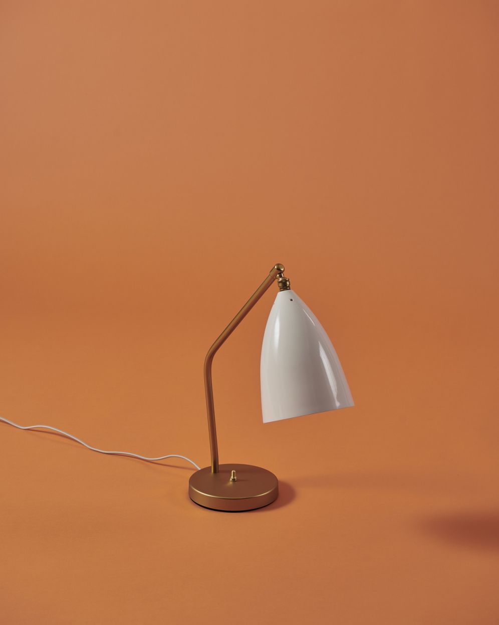 Gräshoppa lampe de Table albâtre blanc brillant Gubi