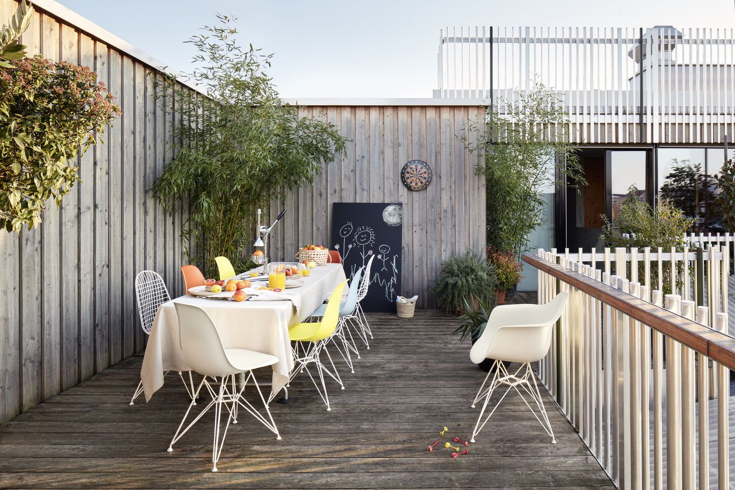 Eames Plastic Arm Chair DAR chaise avec coussin d'assise Vitra