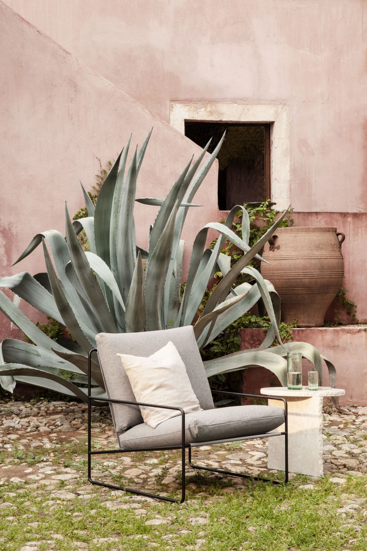 Desert Fauteuil 1 place extérieur piètement noir Ferm Living 