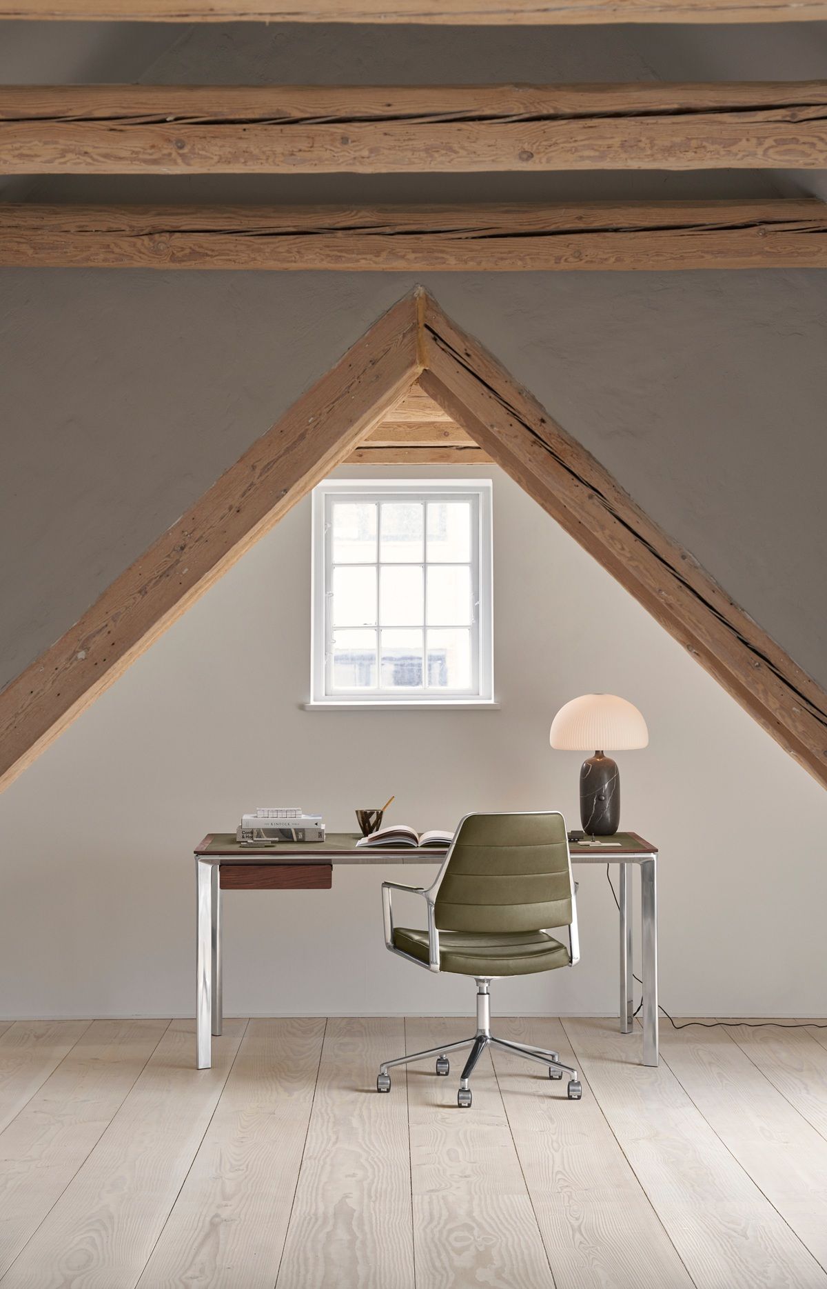 VIPP455+ / VIPP 455+ Swivel chair Siège pivotant Vipp