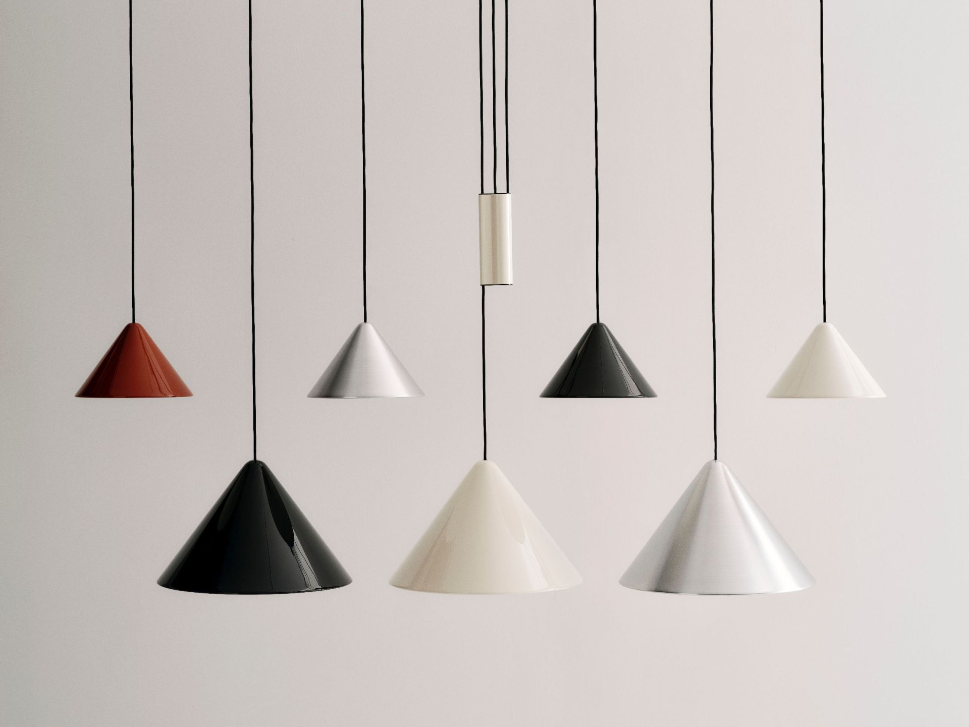 Suspension Compass 260, lampe suspendue en aluminium noir doux, couleur Hay