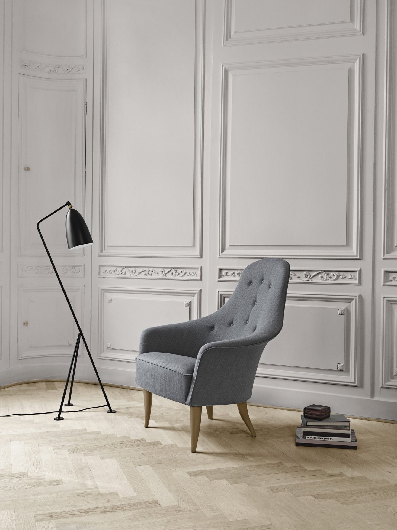 Gräshoppa / Grashoppa lampadaire noir Gubi