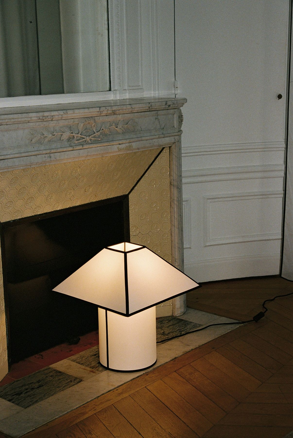 Ava Pyramid Table Lamp Lampe de table Hay
