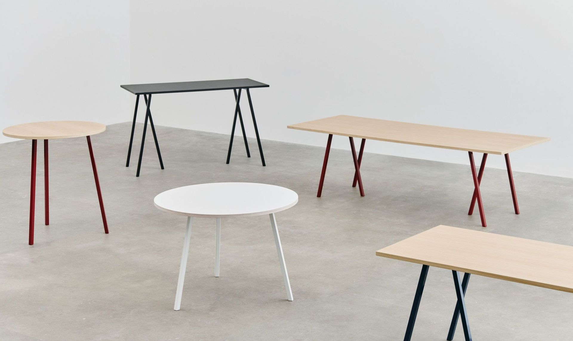 Loop Stand Table Inclusive Support Table / Table de salle à manger 180 Hay 