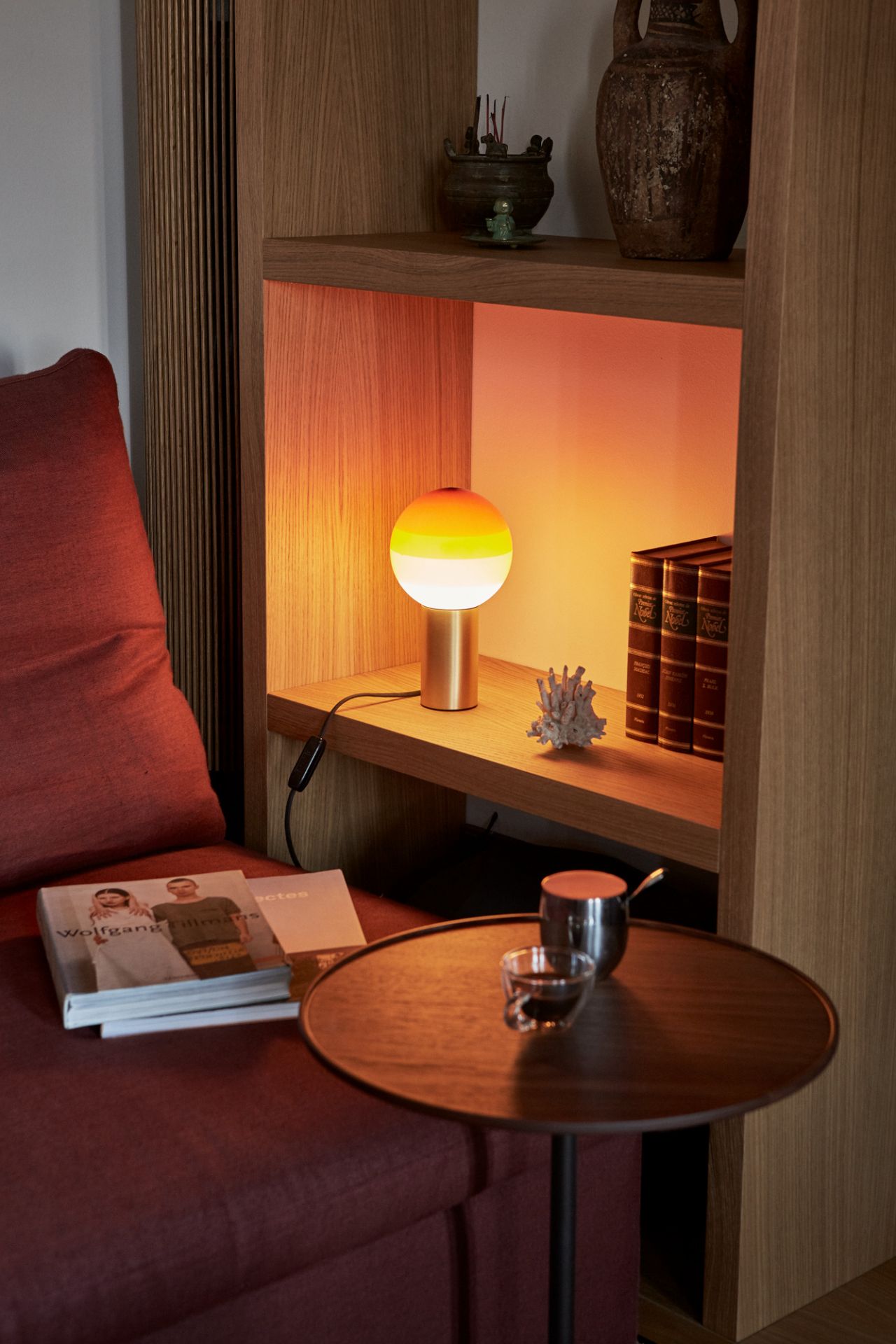Dipping Light S LED Lampe de table Marset blanc perle - laiton