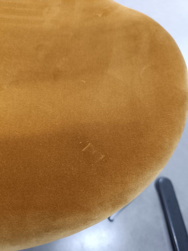 Series 7 3107 Velvet Chair Chaise entièrement rembourrée Velours Ochre/Chrome Fritz Hansen UNIQUE