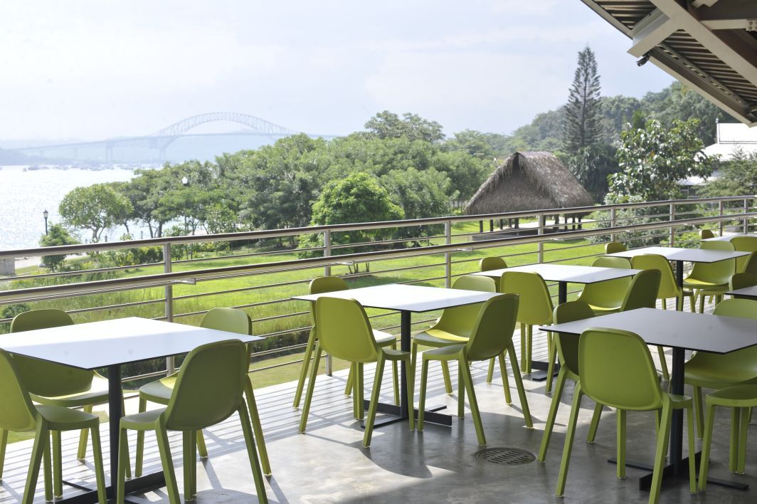 Broom Stacking Chair chaise empilable Vert sauge Emeco