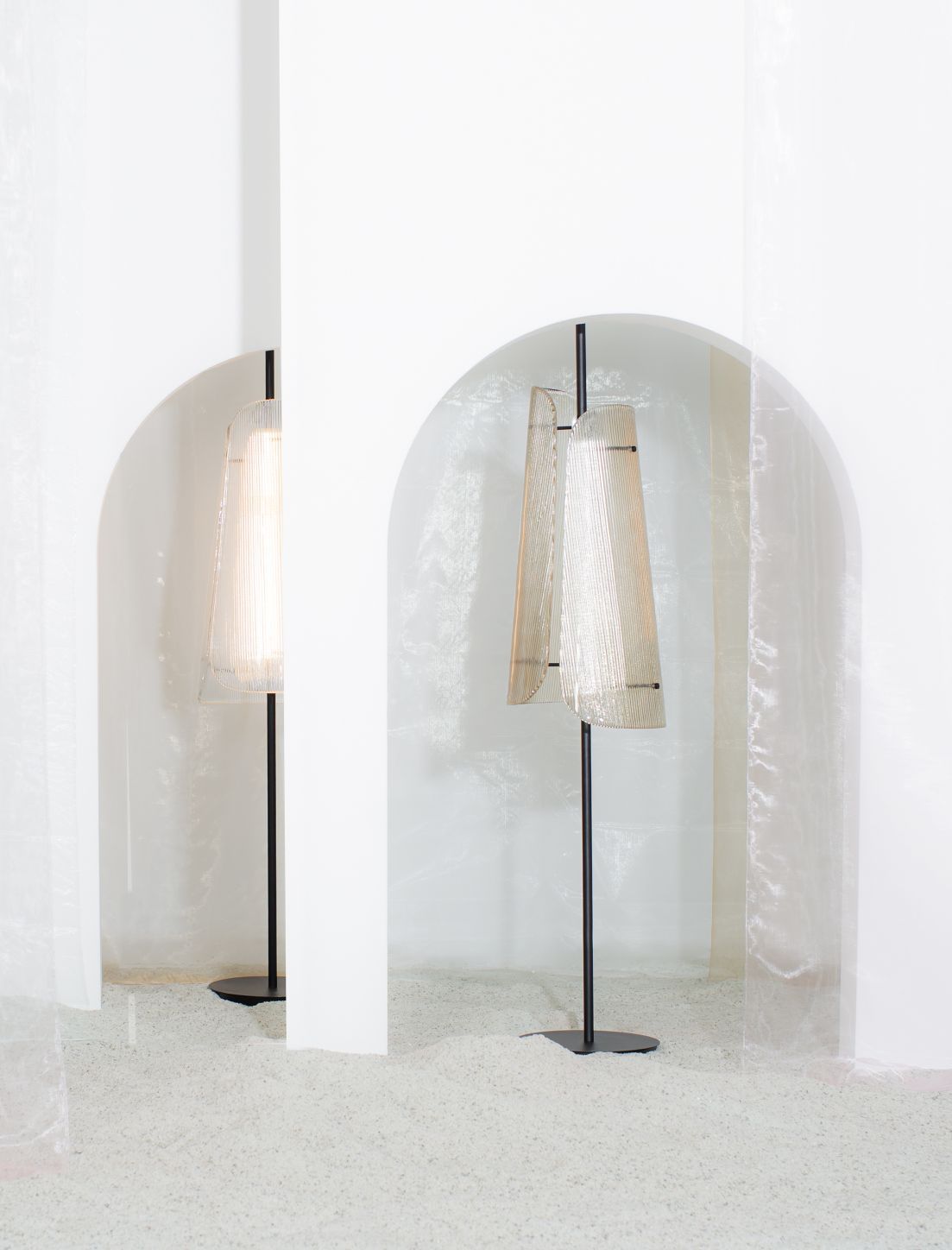 Bent Two Lampadaire transparent/ noir avec LED fixe 1600lm Pulpo