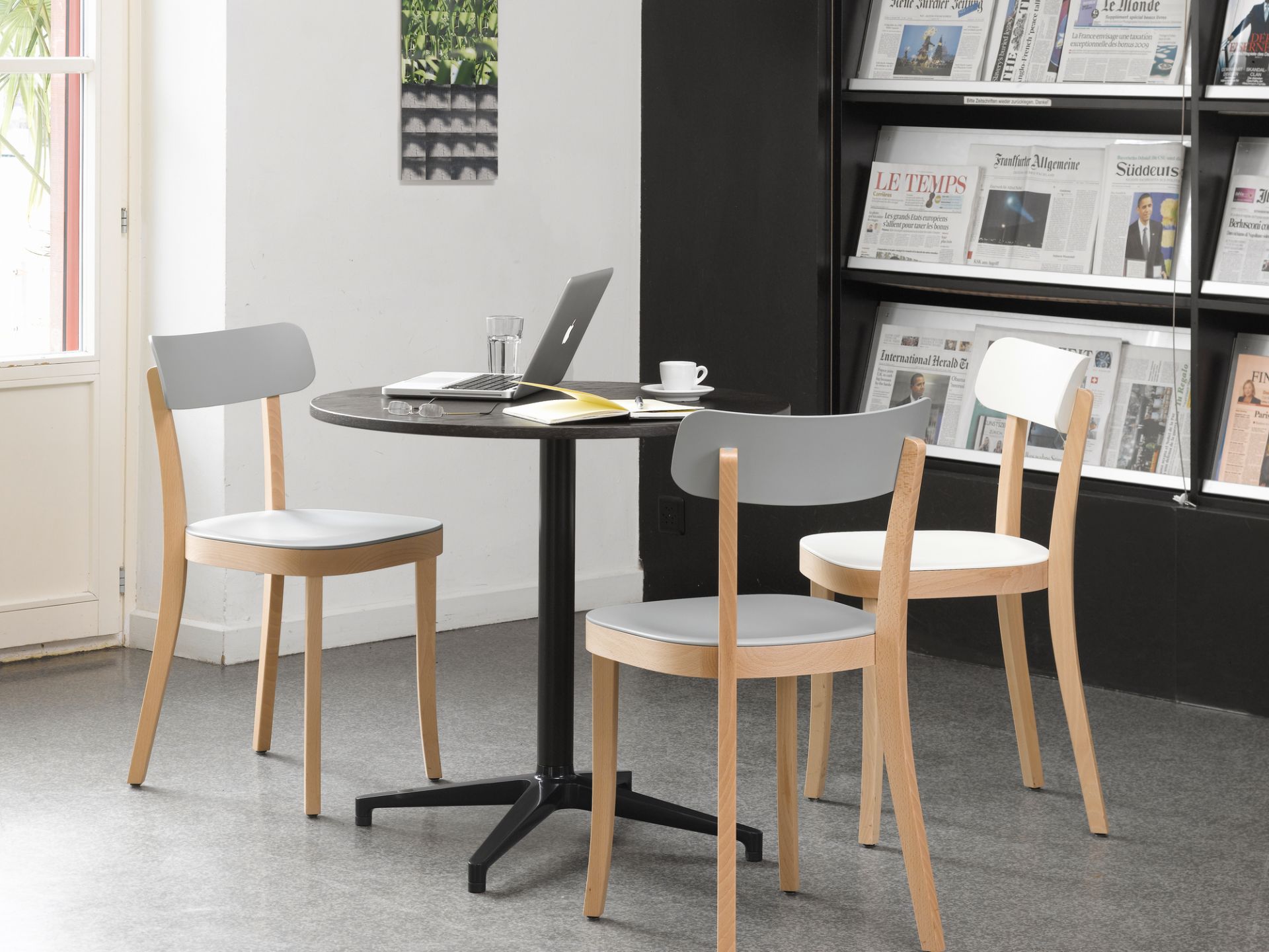 Bistro Table ronde Indoor Ø 79,6 cm Vitra