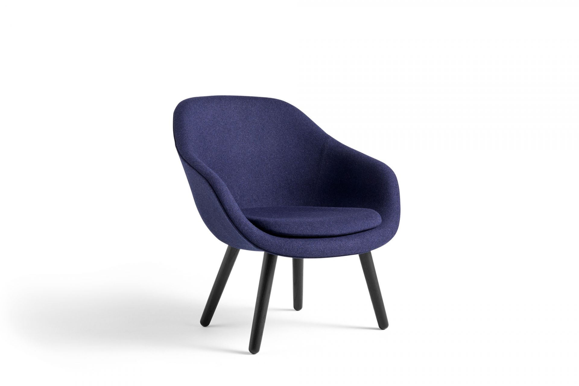 About a Lounge AAL 82 / AAL82 Fauteuil Hay