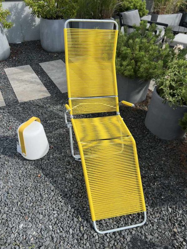 Chaise longue Altorfer Outdoor jaune RAL 1023 Embru PIÈCE D'EXPOSITION