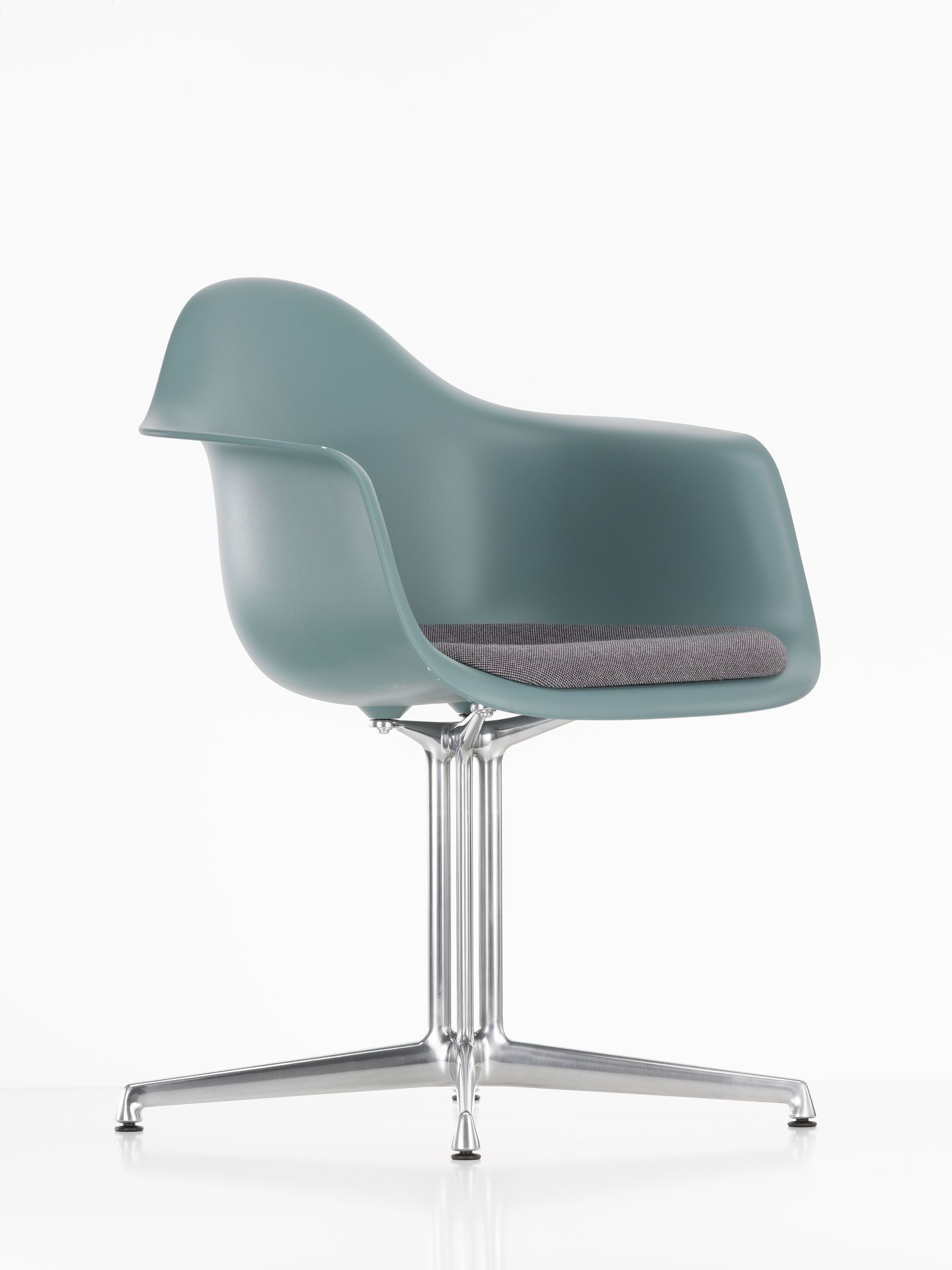 Eames Plastic Arm Chair DAL avec coussin d'assise Vitra