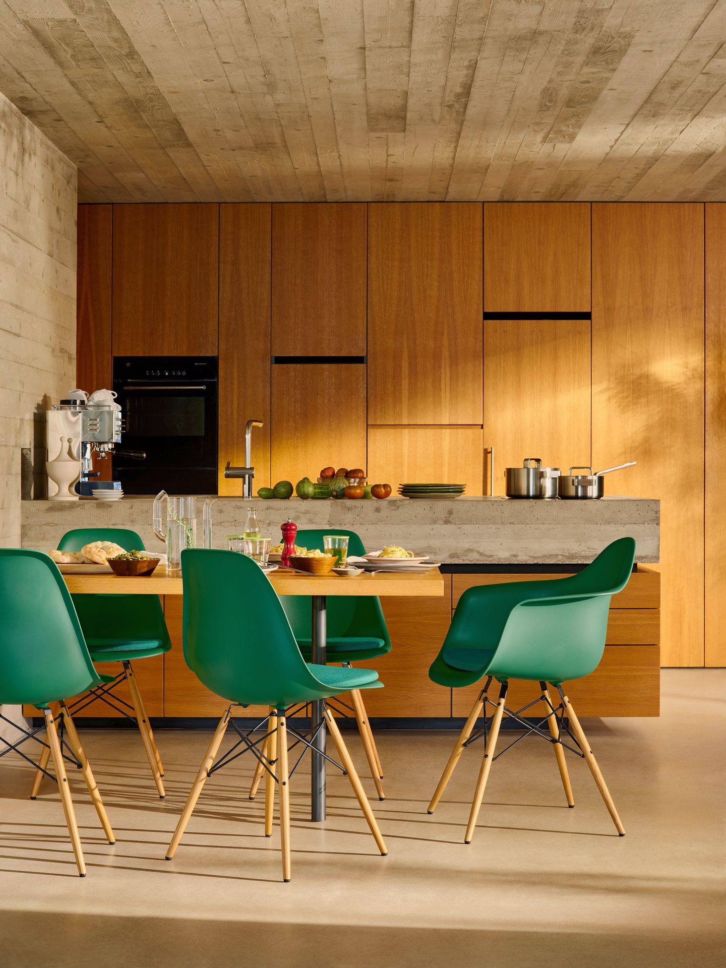 Eames Plastic Arm Chair DAW chaise avec coussin d'assise Vitra