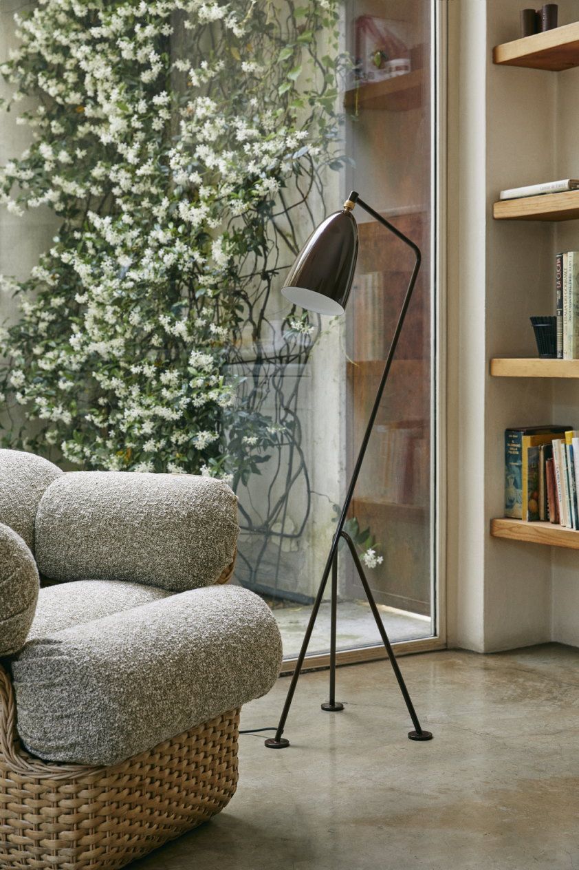 Gräshoppa / Grashoppa lampadaire Gubi