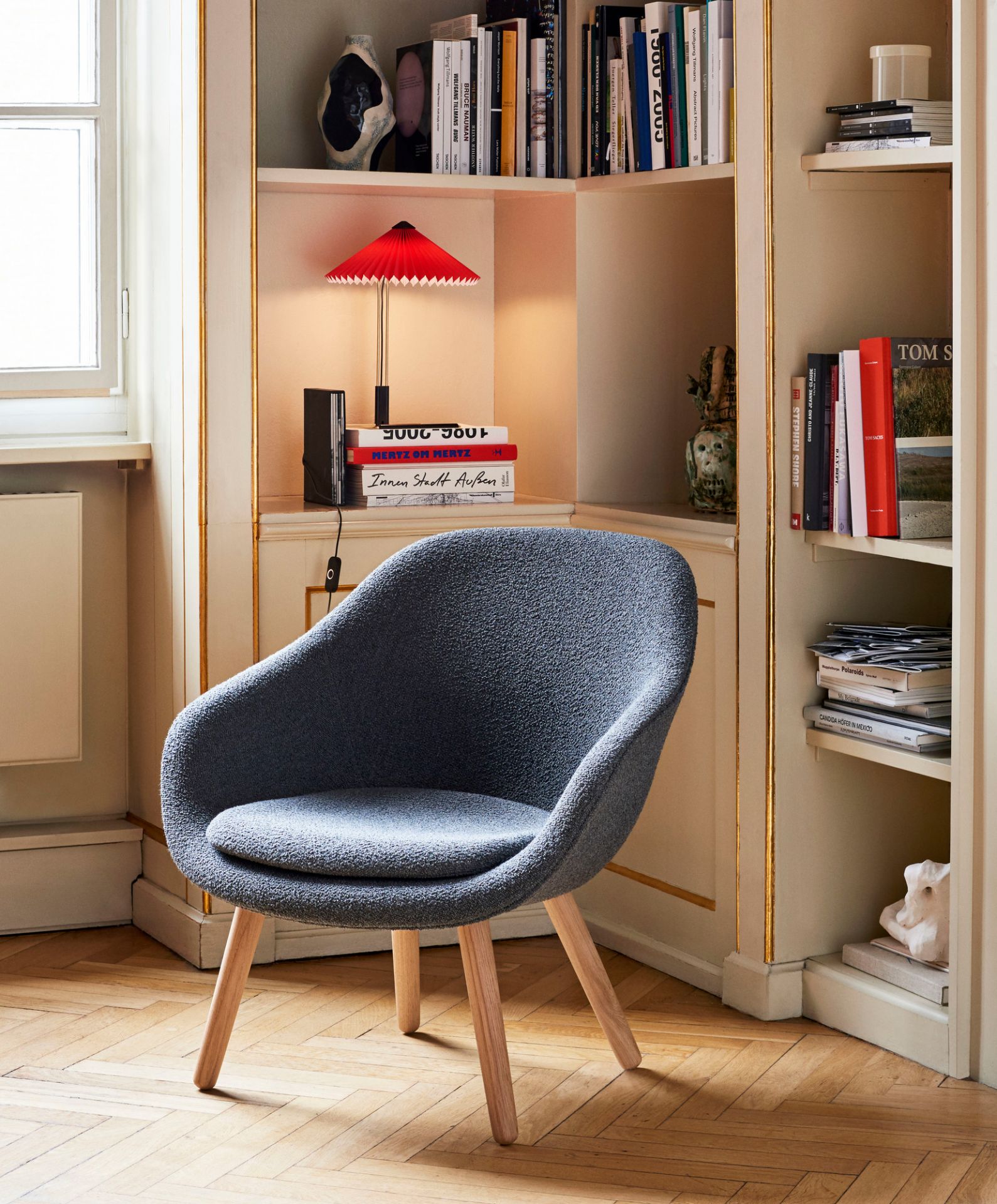 About a Lounge AAL 82 / AAL82 Fauteuil Hay
