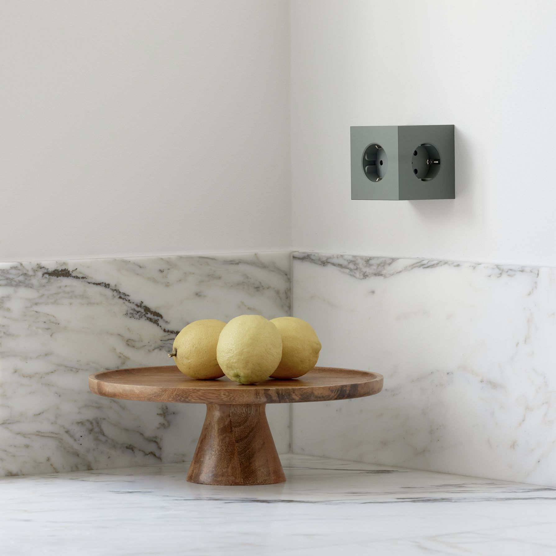 Square 2 - Avolt Cube de prises avec USB-C oak green dfp Design 