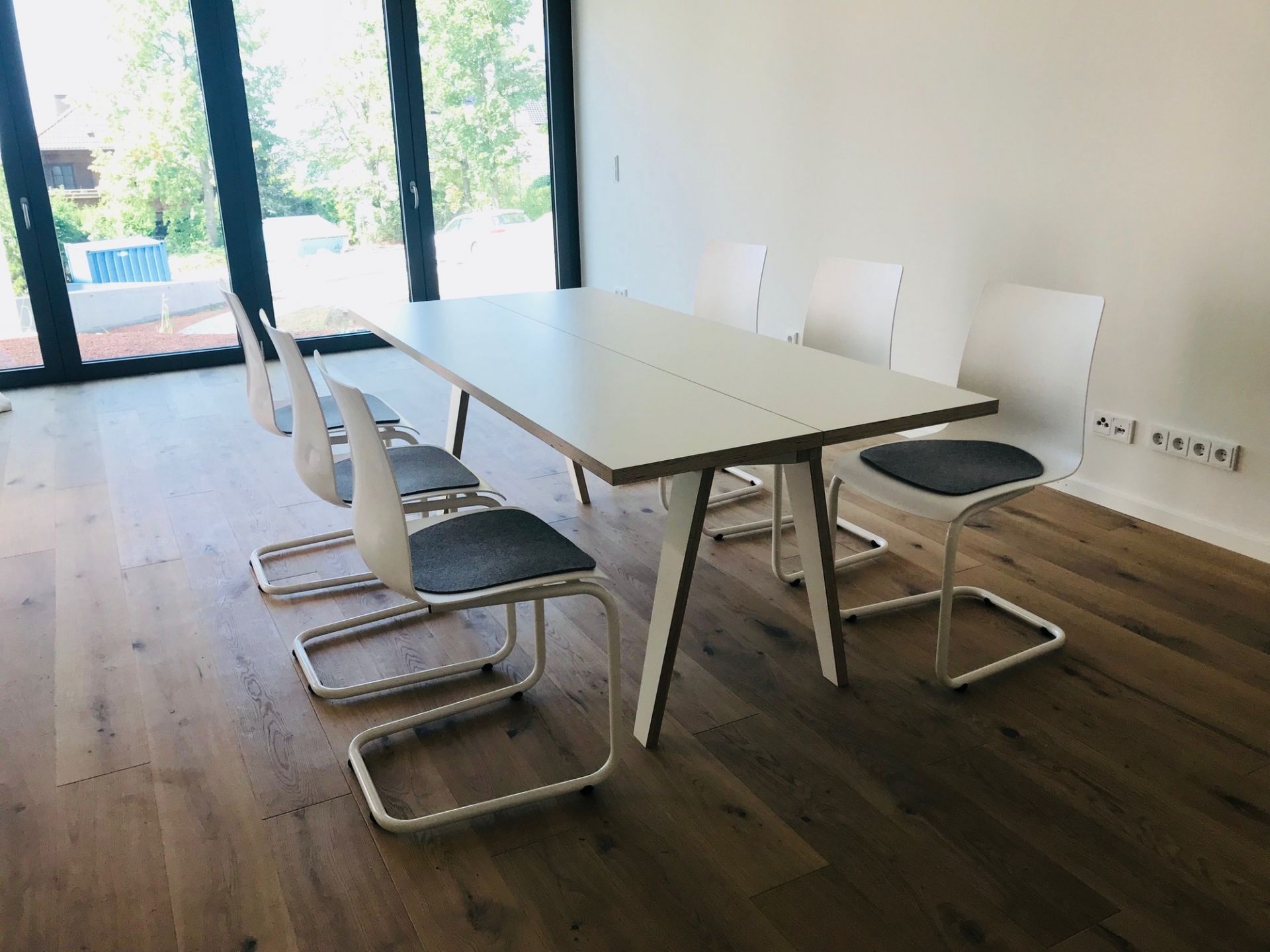 Steck table Tojo